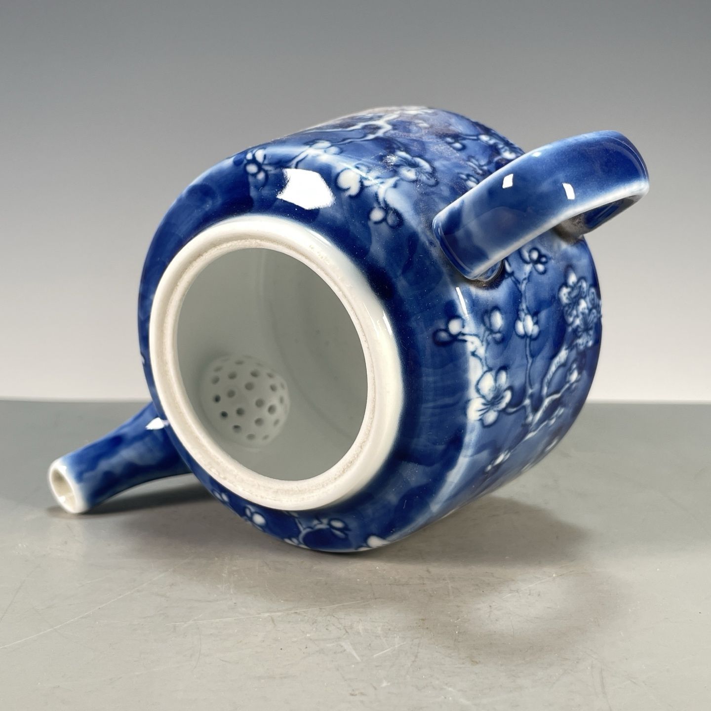 Hand Painted Blue White Flat P - огляд і ціна Vintage Collectible Pottery