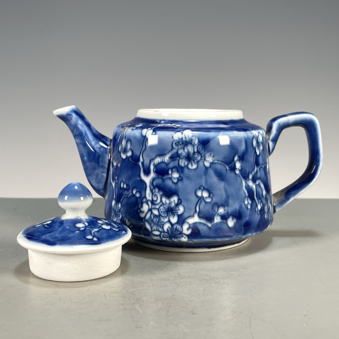 Hand Painted Blue White Flat P - огляд і ціна Vintage Collectible Pottery