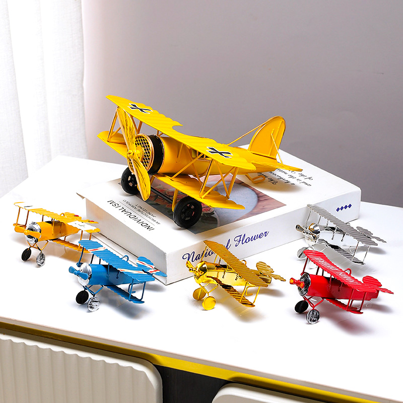 Vintage Metal Airplane Model R - огляд і ціна Vintage Collectible Furniture