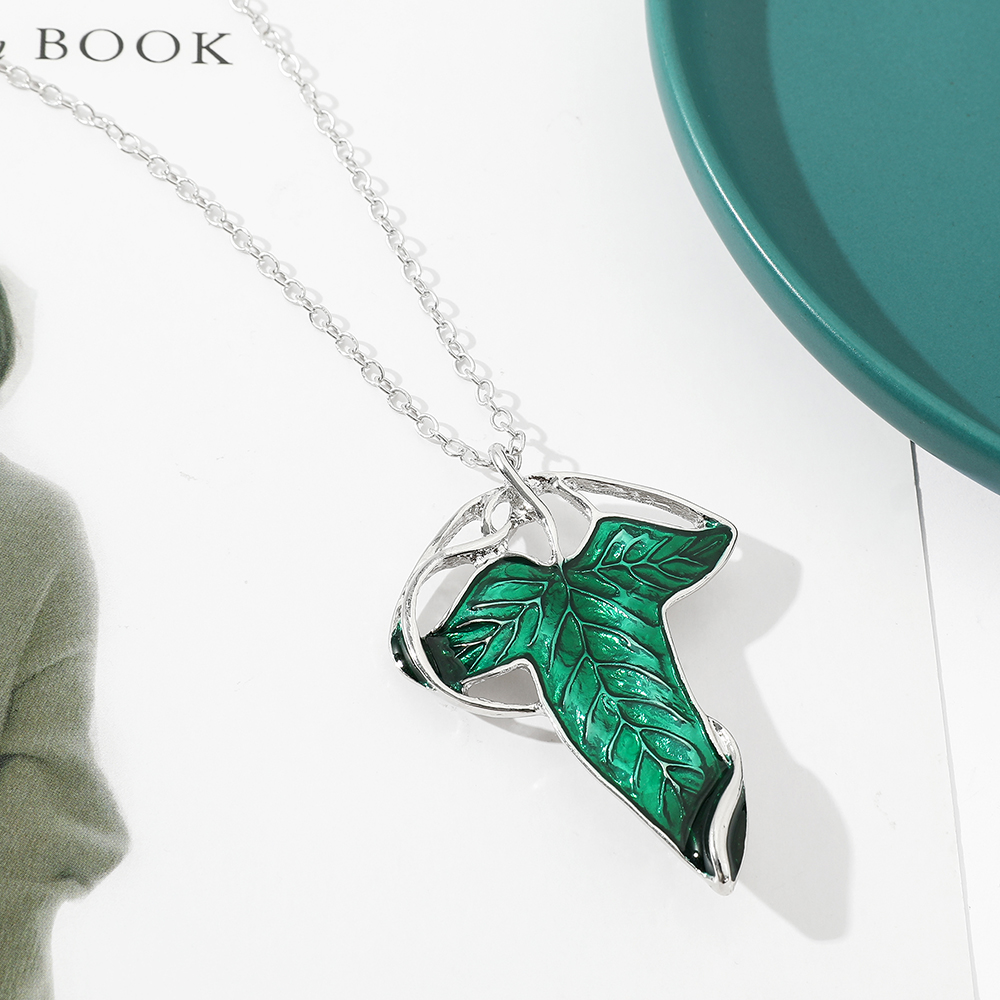 Vintage Green Leaf Pendant Nec - огляд і ціна Vintage Collector